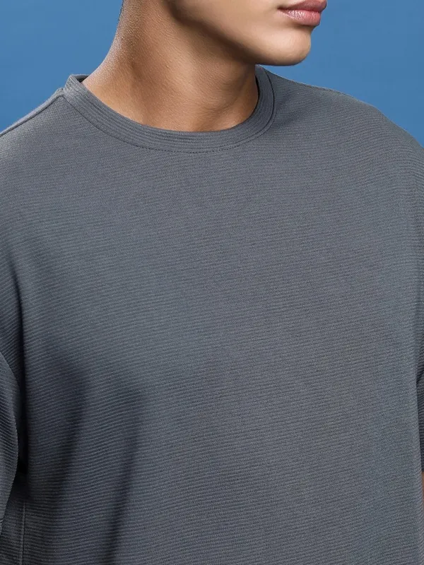 Men Solid Round Neck T-Shirt