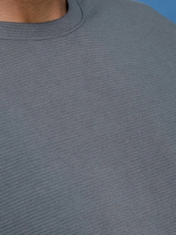 Men Solid Round Neck T-Shirt