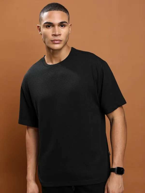 Men Solid Round Neck T-Shirt