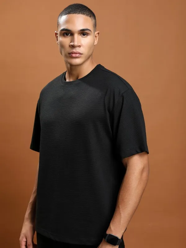 Men Solid Round Neck T-Shirt