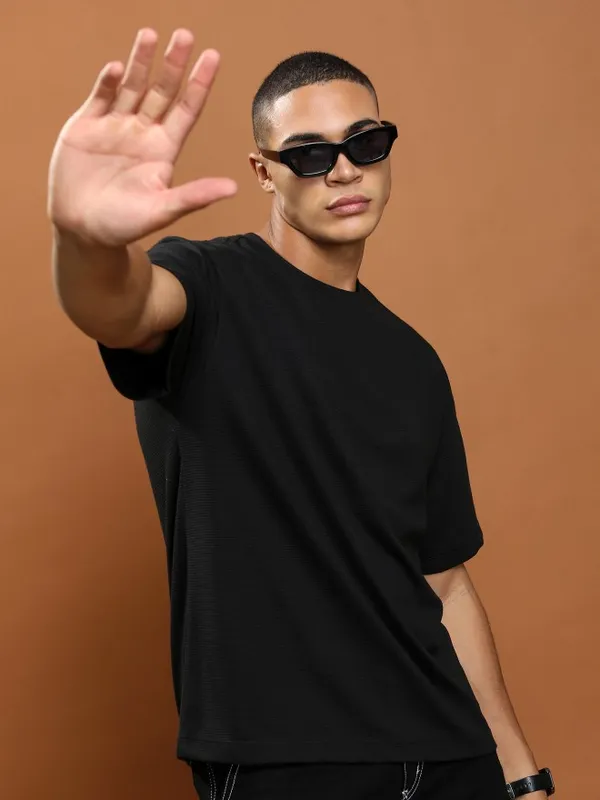 Men Solid Round Neck T-Shirt