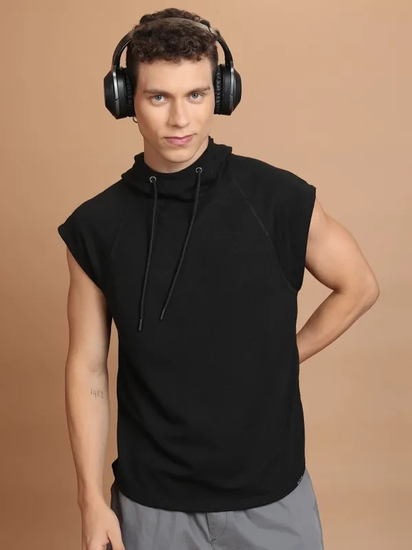 Ketch Men Black Solid Hood T-Shirts