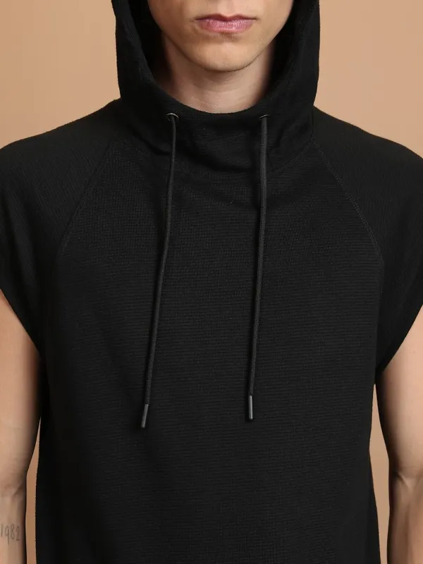 Ketch Men Black Solid Hood T-Shirts