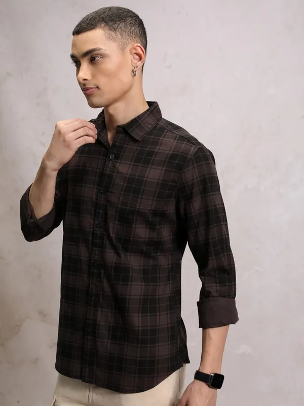  Highlander Men Brown Checked Slim Fit Casual Shirts