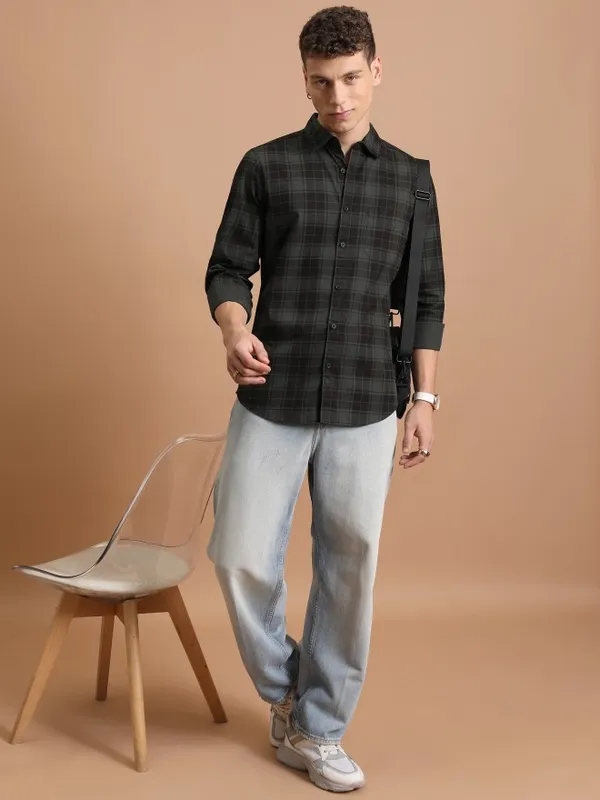 Men Slim Fit Casual Shirt