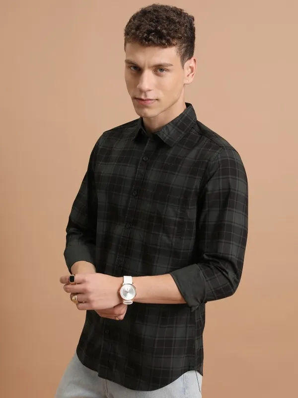 Men Slim Fit Casual Shirt
