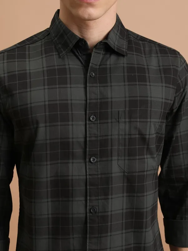 Men Slim Fit Casual Shirt