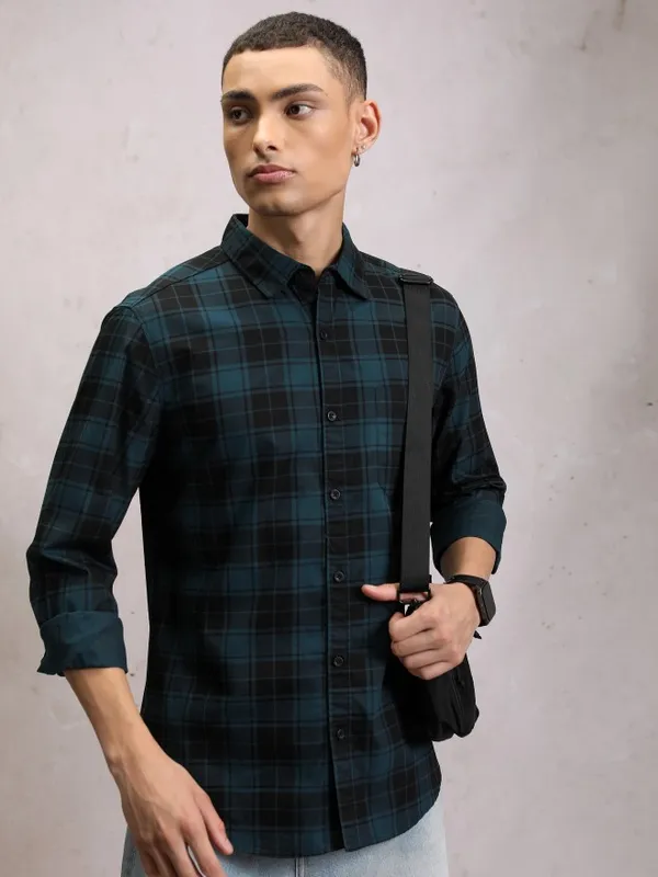  Highlander Men Teal Checked Slim Fit Casual Shirts