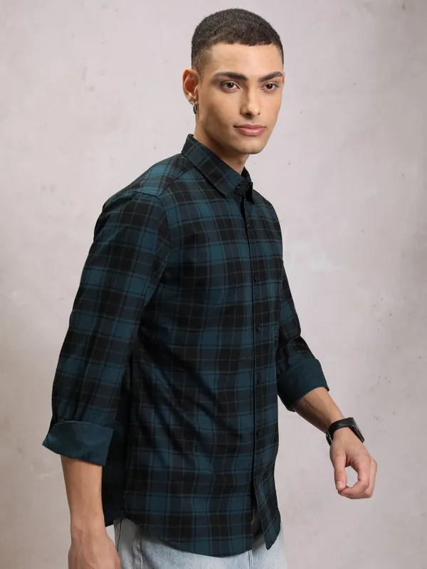  Highlander Men Teal Checked Slim Fit Casual Shirts