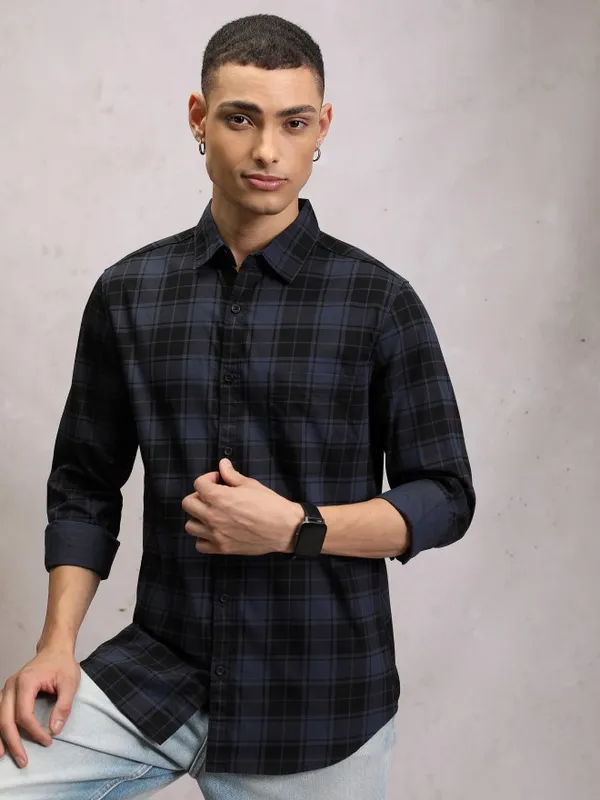  Highlander Men Navy Blue Checked Slim Fit Casual Shirts
