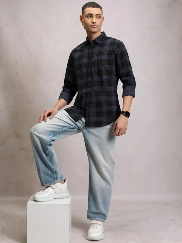  Highlander Men Navy Blue Checked Slim Fit Casual Shirts