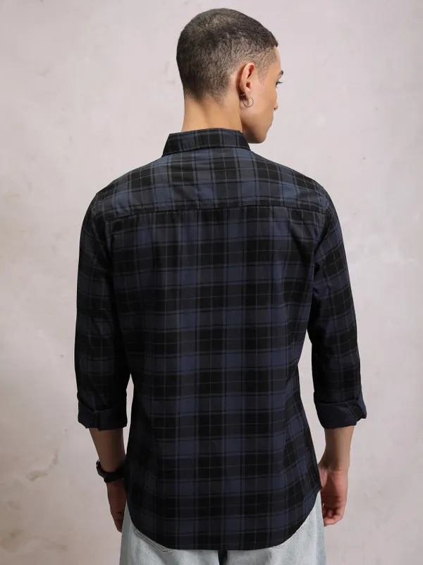  Highlander Men Navy Blue Checked Slim Fit Casual Shirts