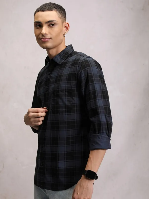  Highlander Men Navy Blue Checked Slim Fit Casual Shirts