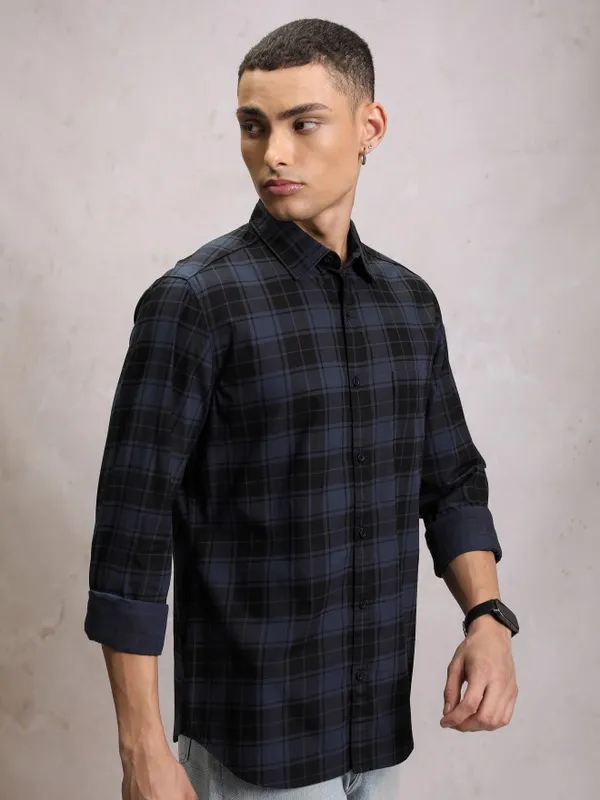 Highlander Men Navy Blue Checked Slim Fit Casual Shirts