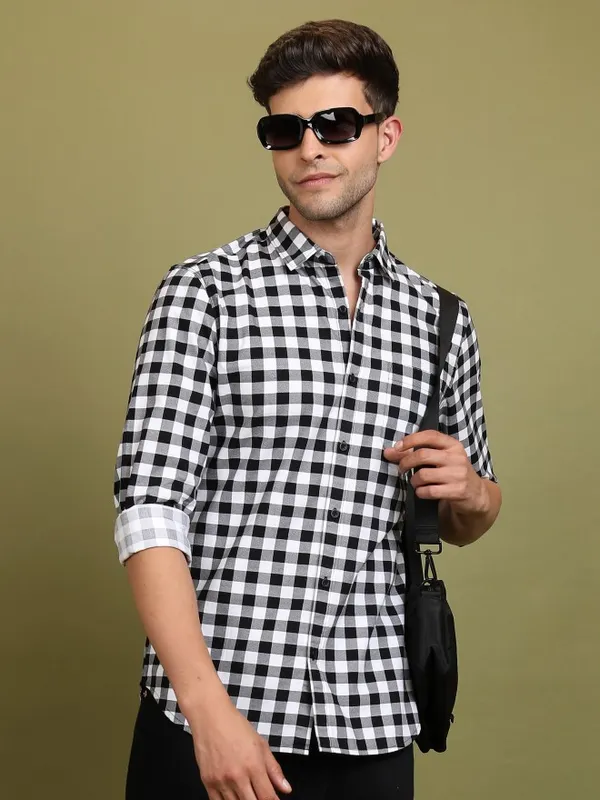  Highlander Men Black Checked Slim Fit Casual Shirts