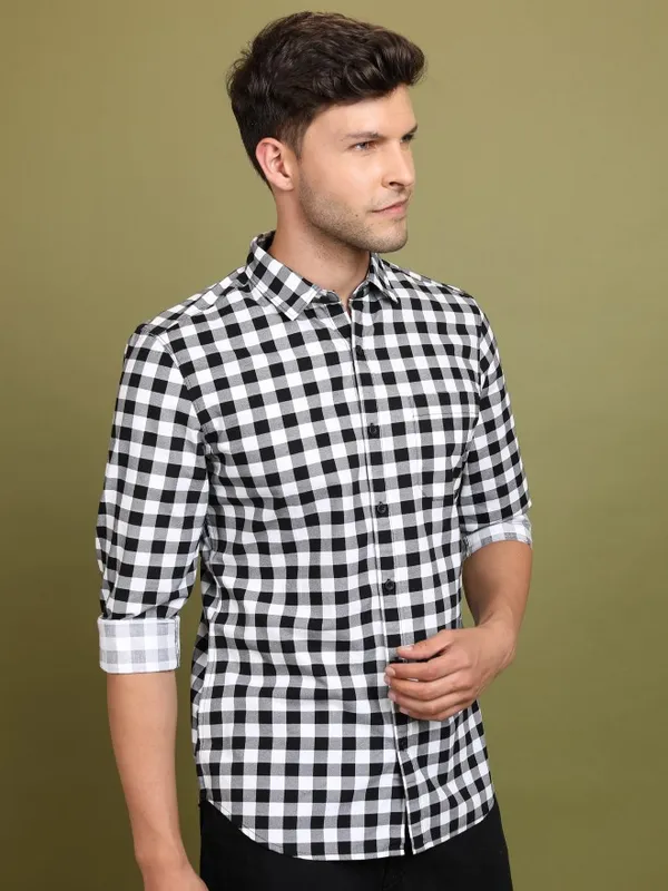  Highlander Men Black Checked Slim Fit Casual Shirts
