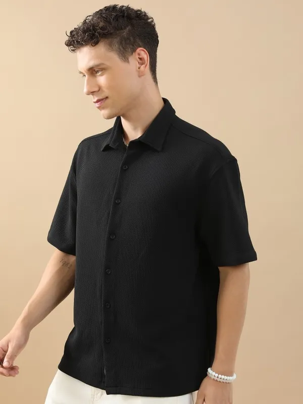  Highlander Men Black Solid Oversized Fit Casual Shirts