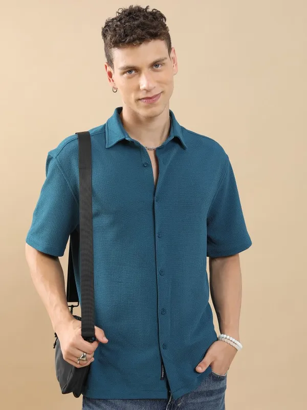 Highlander Men Teal Solid Oversized Fit Casual Shirt