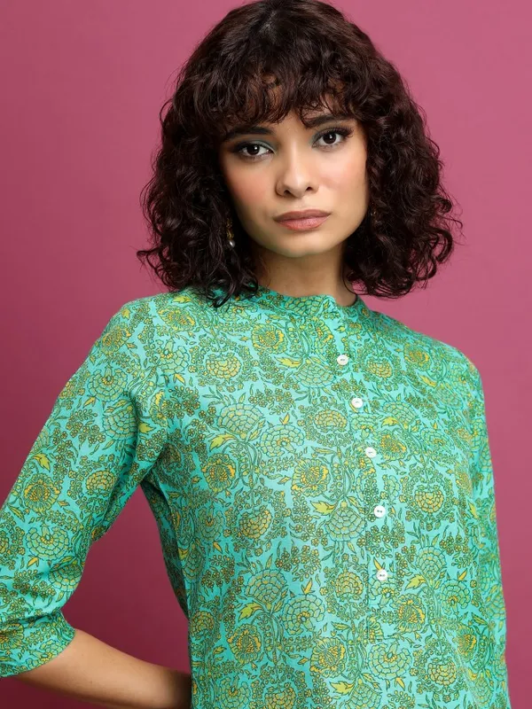  Ketch Women Green Printed Straight Kurtas