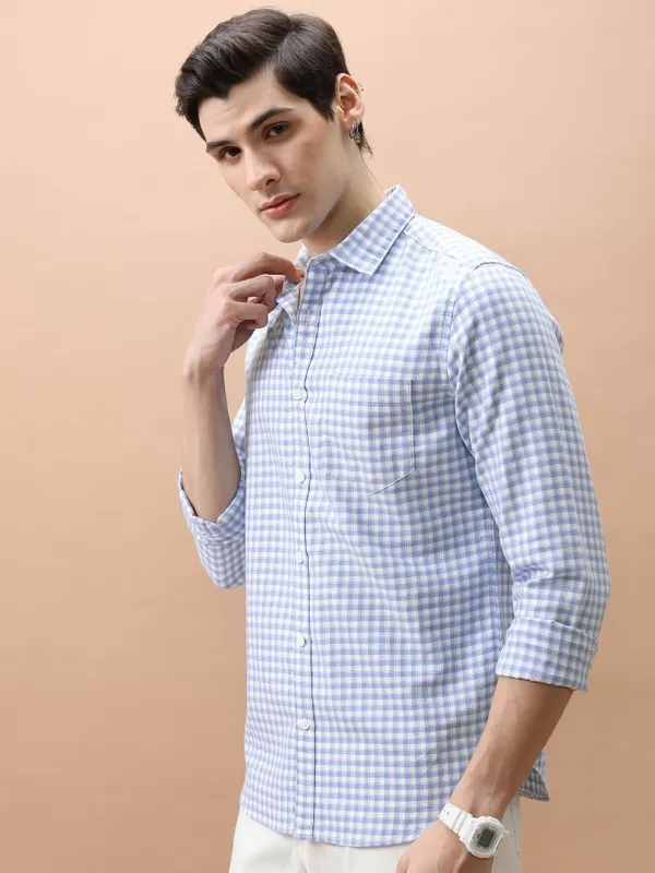  Highlander Men White Checked Slim Fit Casual Shirts
