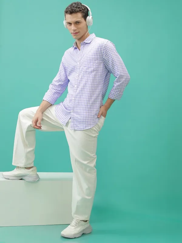 Highlander Men Lavender Checked Slim Fit Casual Shirts