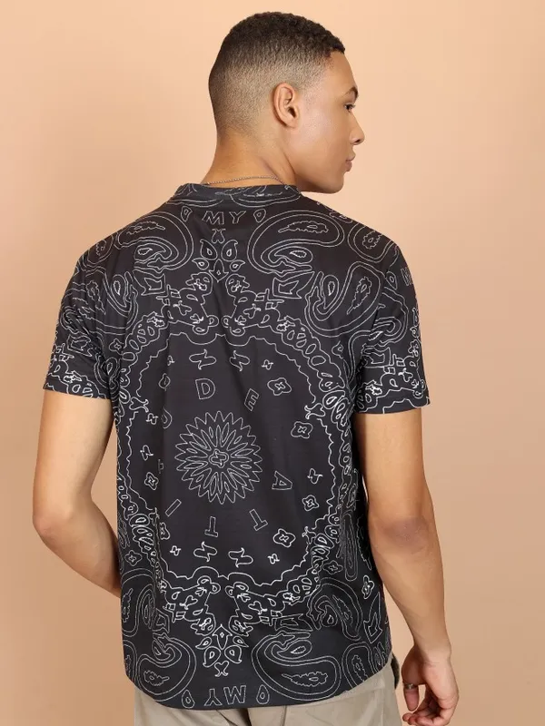  Highlander Men Black Printed Round Neck T-Shirts
