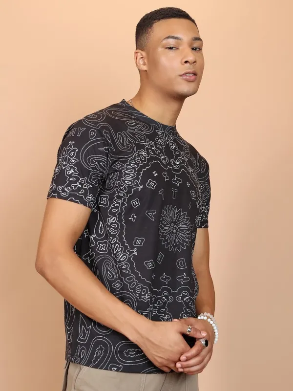  Highlander Men Black Printed Round Neck T-Shirts