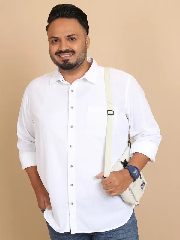  Xtra Ordinary By Highlander Men White Solid Regular Fit Casual Shirts