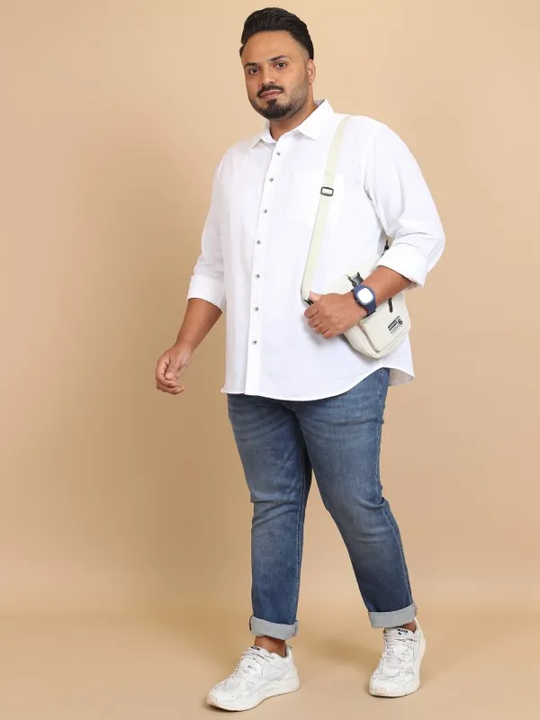  Xtra Ordinary By Highlander Men White Solid Regular Fit Casual Shirts