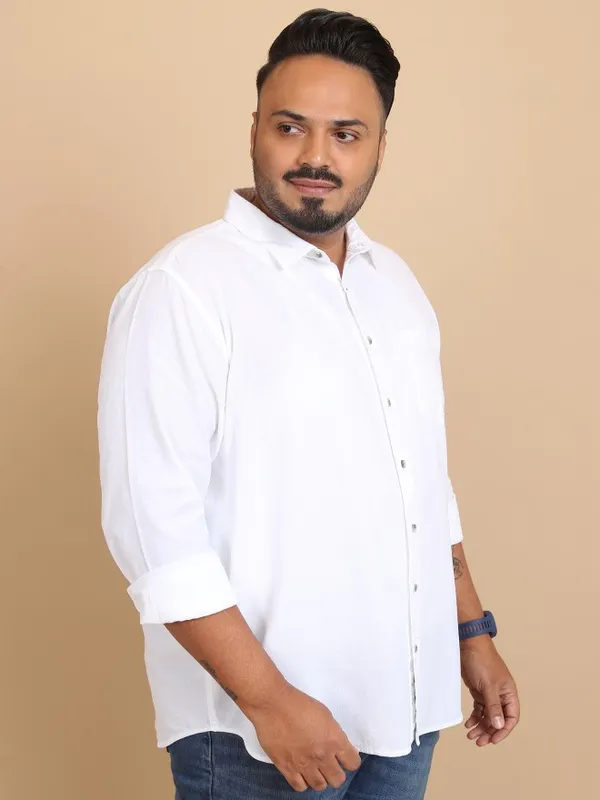  Xtra Ordinary By Highlander Men White Solid Regular Fit Casual Shirts