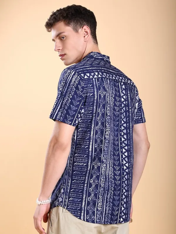  Highlander Men Navy Blue Printed Slim Fit Casual Shirts