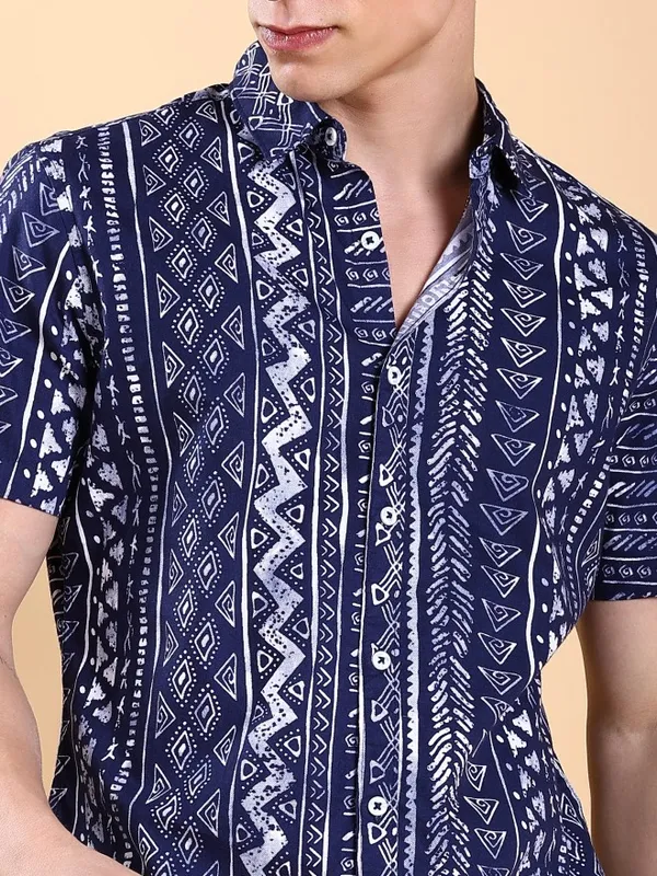  Highlander Men Navy Blue Printed Slim Fit Casual Shirts