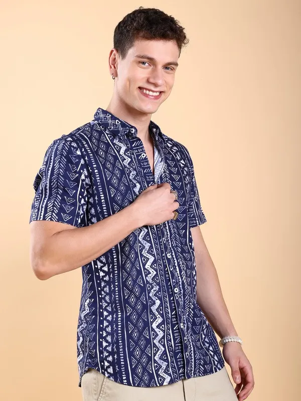  Highlander Men Navy Blue Printed Slim Fit Casual Shirts