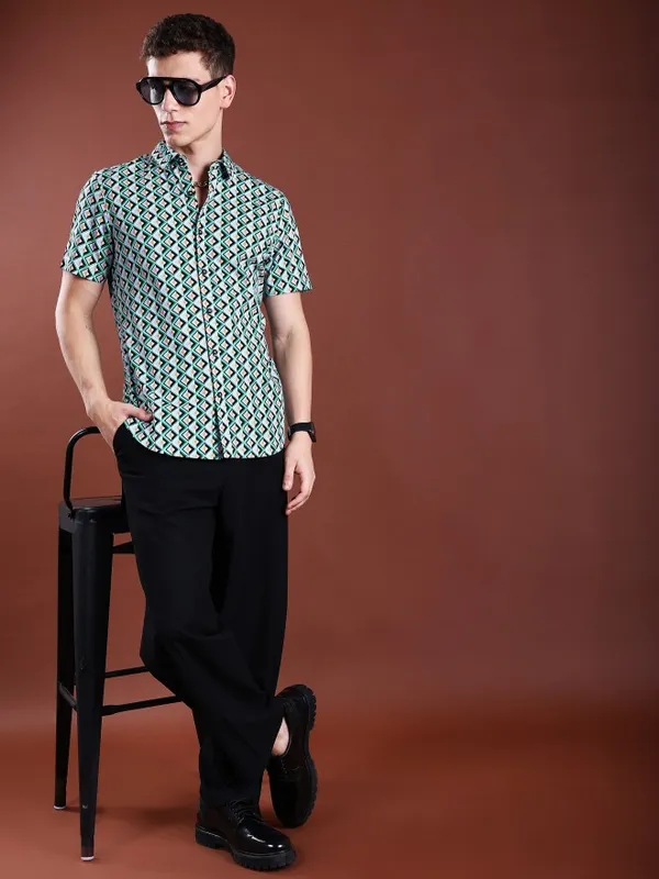 Highlander Men Green Printed Slim Fit Casual Shirt