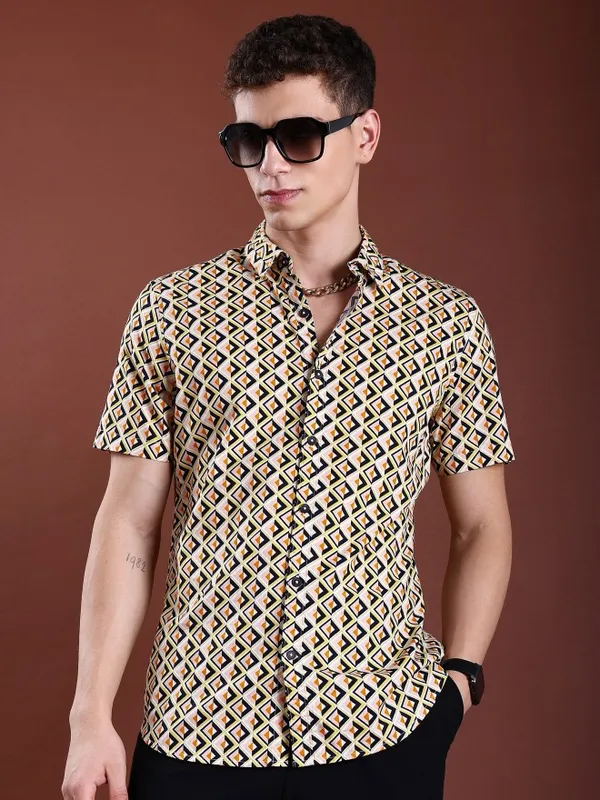  Highlander Men Peach Printed Slim Fit Casual Shirts