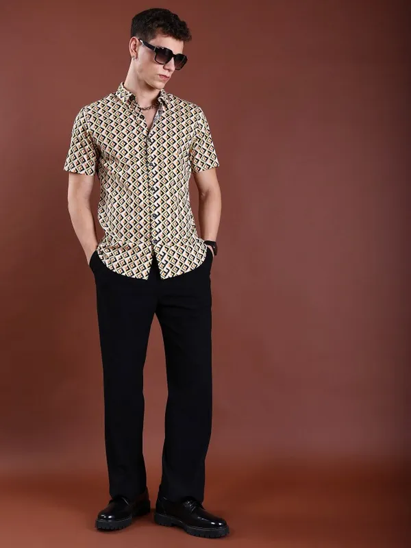  Highlander Men Peach Printed Slim Fit Casual Shirts