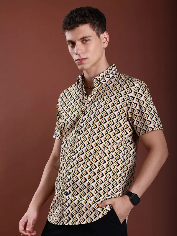  Highlander Men Peach Printed Slim Fit Casual Shirts