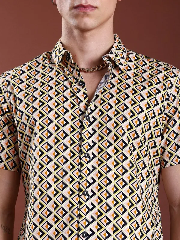  Highlander Men Peach Printed Slim Fit Casual Shirts