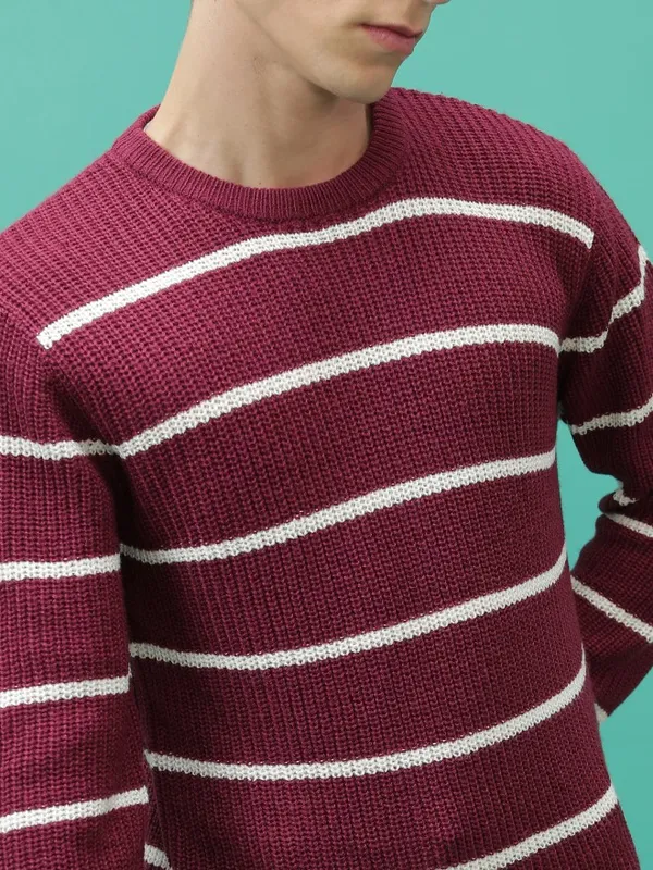  Highlander Men Red Round Neck Pullover Sweaters