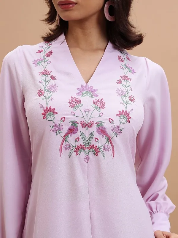 Vishudh  Women Lavender Embroidered Straight Kurtas