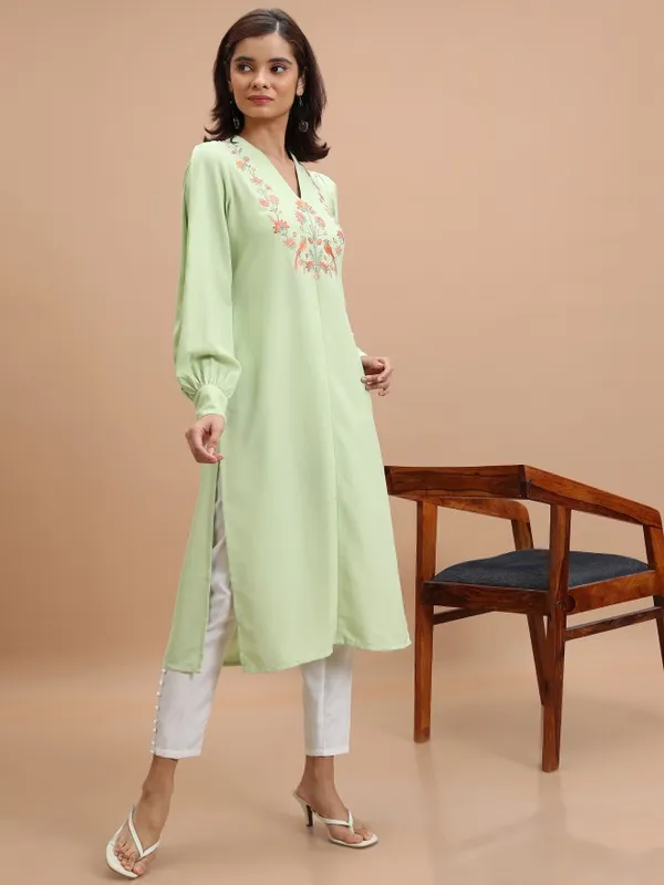  Vishudh  Women Green Embroidered Straight Kurtas