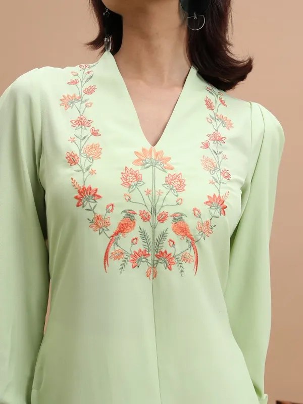  Vishudh  Women Green Embroidered Straight Kurtas