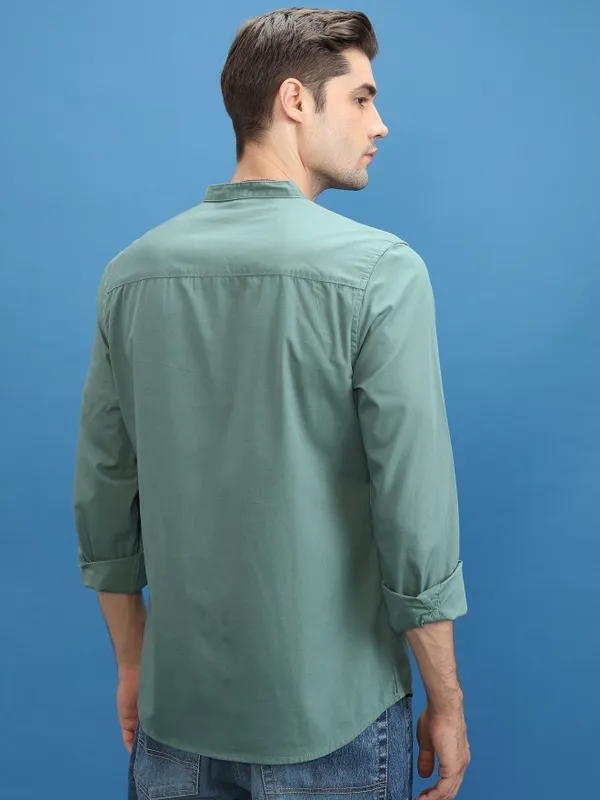  Highlander Men Blue Solid Slim Fit Casual Shirts