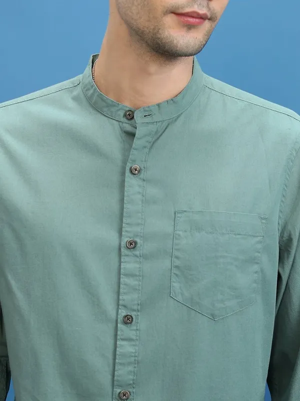  Highlander Men Blue Solid Slim Fit Casual Shirts