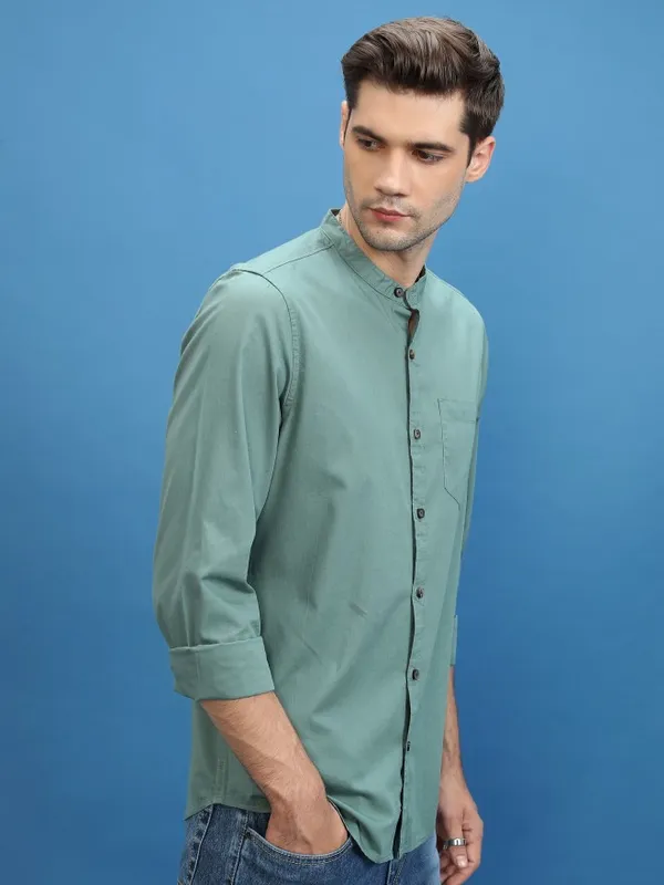  Highlander Men Blue Solid Slim Fit Casual Shirts