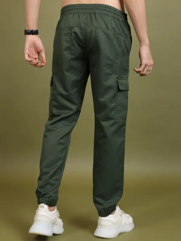 Highlander Men Olive Regular Fit Solid Joggers