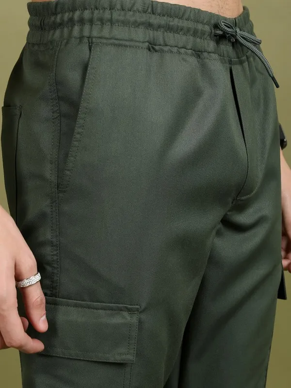 Highlander Men Olive Regular Fit Solid Joggers