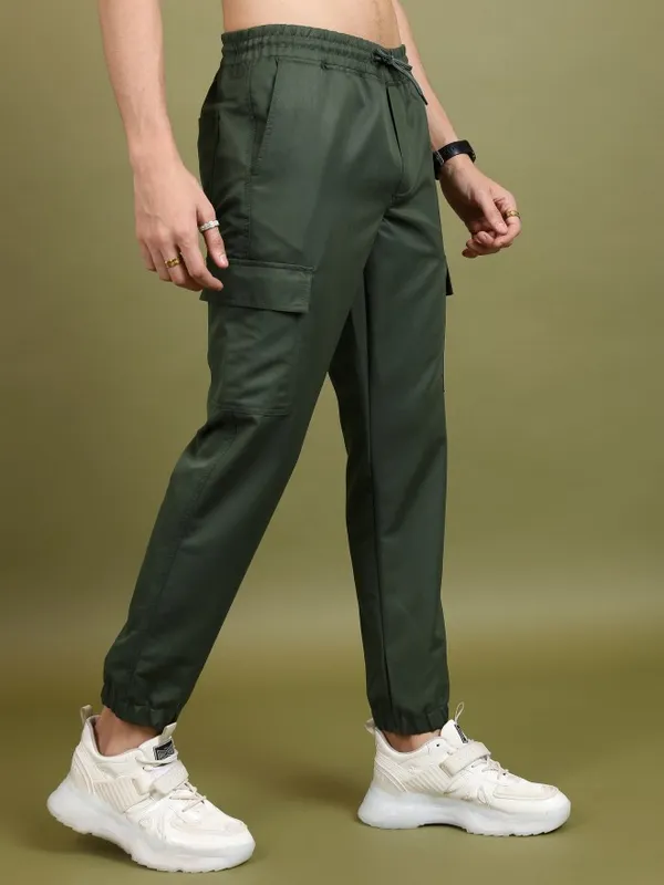 Highlander Men Olive Regular Fit Solid Joggers
