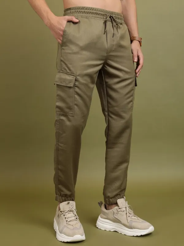  Highlander Men Khaki Regular Fit Solid Casual Trousers