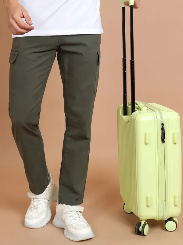  Highlander Men Olive Regular Fit Solid Casual Trousers